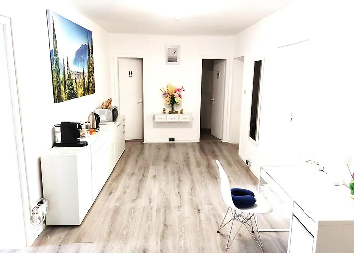 Schoenes Helles Direkt In Frankfurt Nr 301 Vendégház *