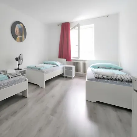 Schoenes Helles Zimmer Direkt In Frankfurt City Nr 301 Guest house