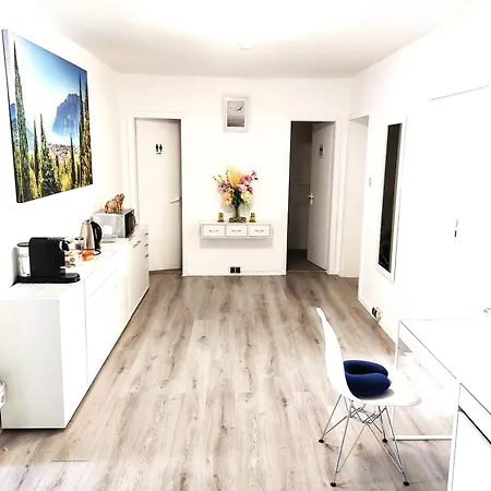 Schoenes Helles Direkt In Frankfurt Nr 301 Guest house *