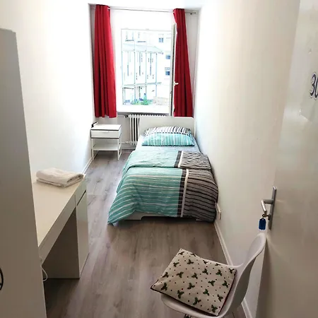 Πανσιόν Schoenes Helles Direkt In Frankfurt Nr 301 *