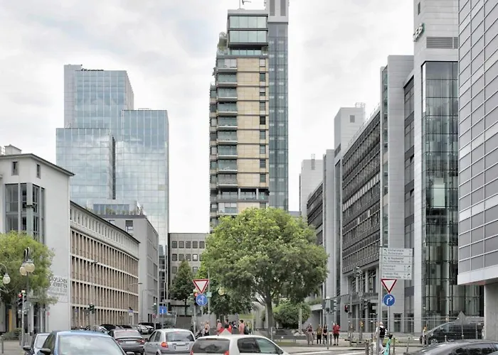 Schoenes Helles Direkt In Frankfurt Nr 301 Fráncfort del Meno